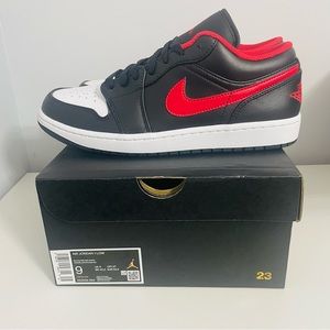 Nike Air Jordan 1 Low Shoes Bred Toe Black Red White 553558-063 Men's size 9